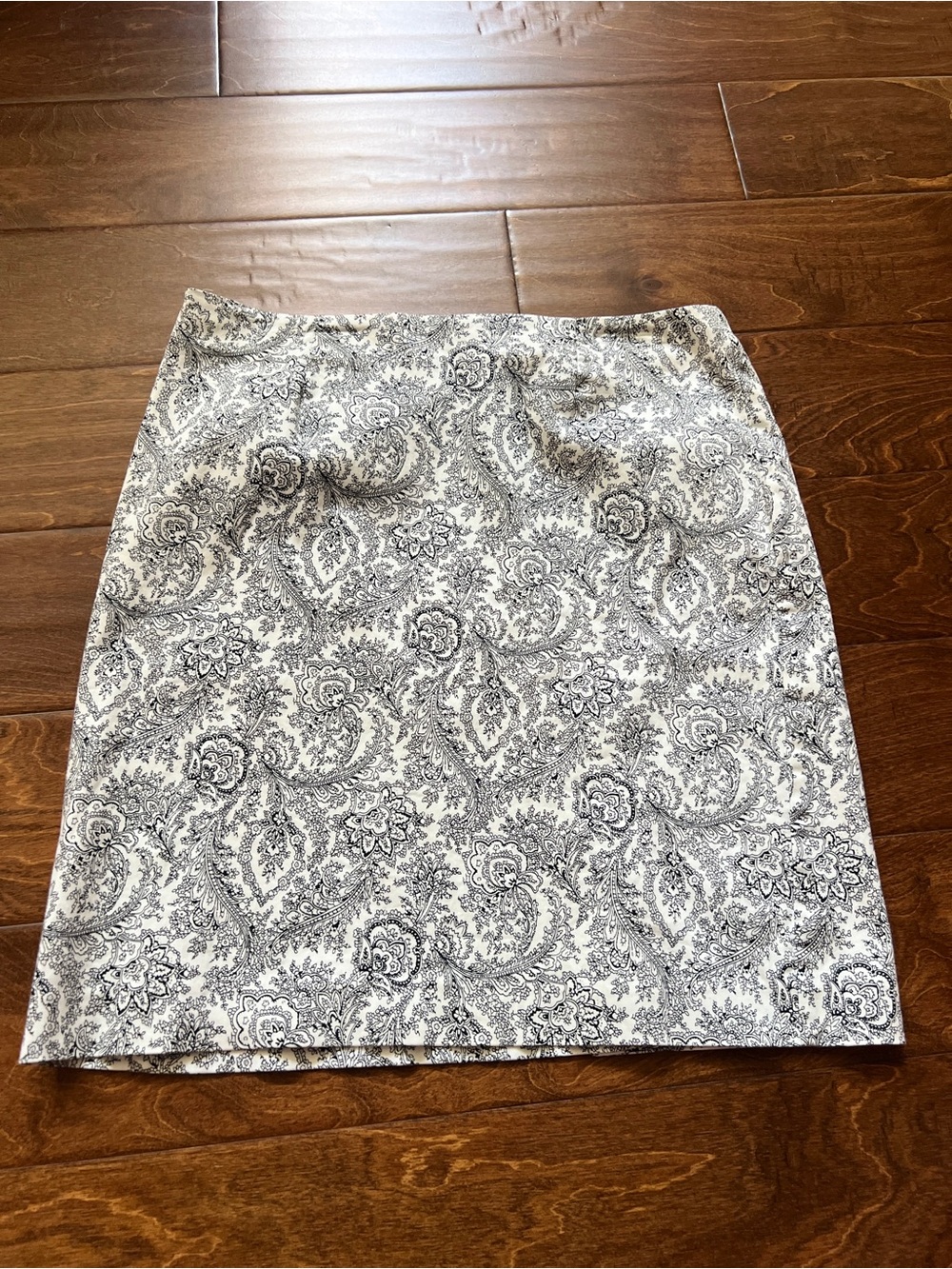 Geoffrey Beene Sport Black and White Paisley Pencil Skirt Size 12